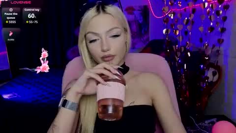 I am Lina online show from July 9, 3:39 pm
