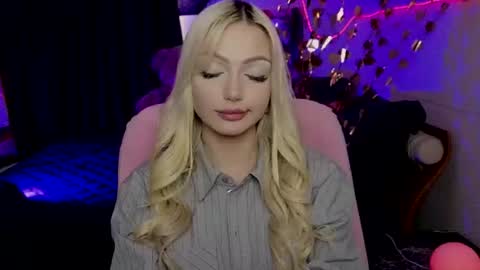 I am Lina online show from July 10, 3:51 pm