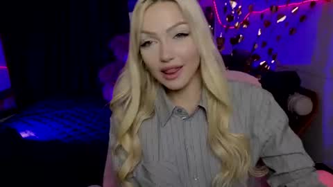 I am Lina online show from July 10, 4:57 pm