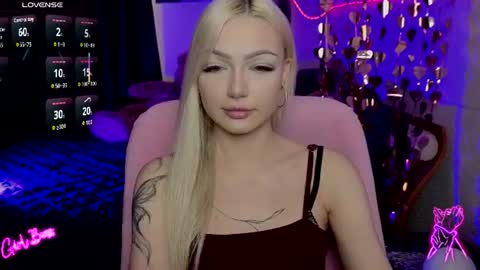 I am Lina online show from August 11, 11:45 am