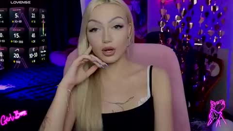 I am Lina online show from August 12, 11:45 am