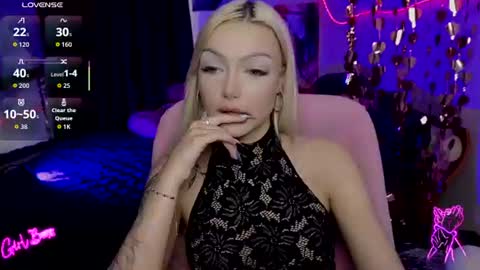 I am Lina online show from August 18, 10:32 am