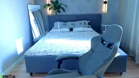 Lina online show from August 8, 10:15 am