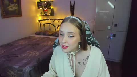 Lina online show from June 15, 9:35 pm