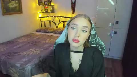 Lina online show from July 2, 9:38 pm