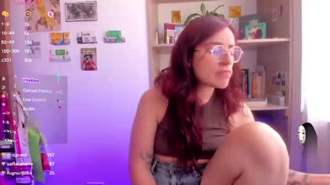 Giggles  online show from August 10, 5:58 pm