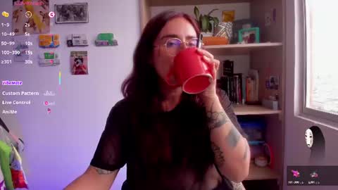 Giggles  online show from August 11, 3:03 pm