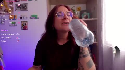 Giggles  online show from August 11, 6:32 pm