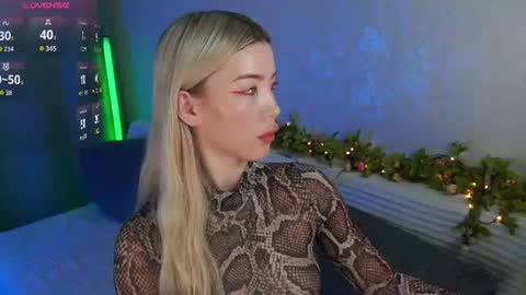 Linda online show from August 8, 4:23 am