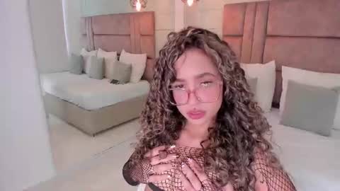 LINDSAY online show from August 10, 6:09 pm