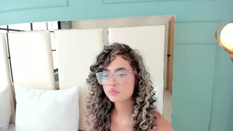 LINDSAY online show from August 14, 7:06 pm