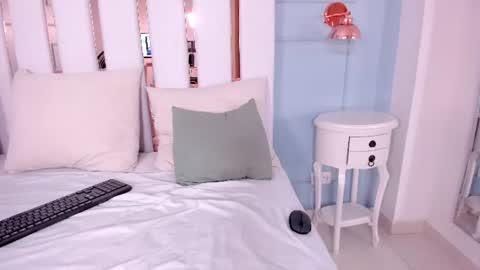 LINDSAY online show from August 15, 2:48 am