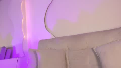 lindsey  online show from August 10, 2:24 am