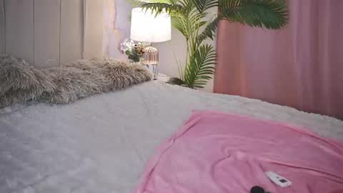 Lindsy online show from August 15, 8:18 am