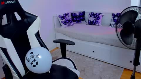 Tina online show from August 6, 10:09 pm