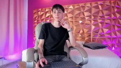 Lion online show from September 3, 7:06 pm