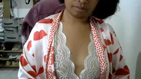 liora online show from August 10, 8:49 am