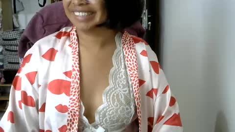 liora online show from August 10, 9:55 am
