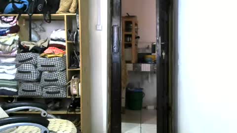 liora online show from August 13, 8:17 am