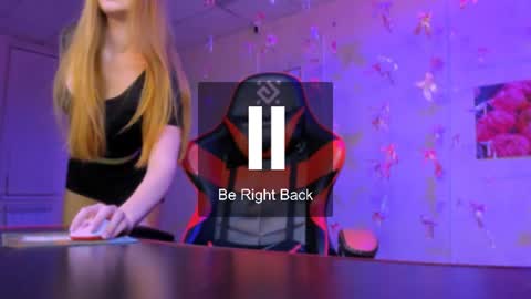 liora  online show from August 3, 1:18 pm