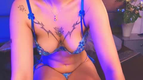  L I O  Q U E E N   online show from July 21, 5:33 am