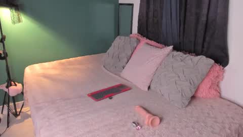 liry online show from August 14, 7:06 pm