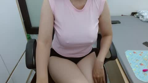 lisa_1011 online show from August 11, 2:08 pm