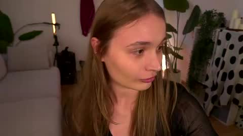 Elisabeth or Lisa online show from August 5, 3:54 pm