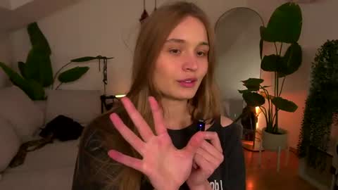 Elisabeth or Lisa online show from August 13, 4:54 pm