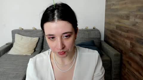lisa_witty online show from August 10, 11:00 am