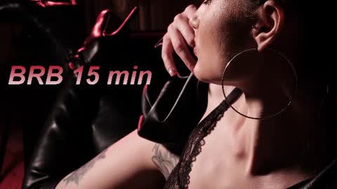 Lisa Moore online show from August 4, 4:09 am