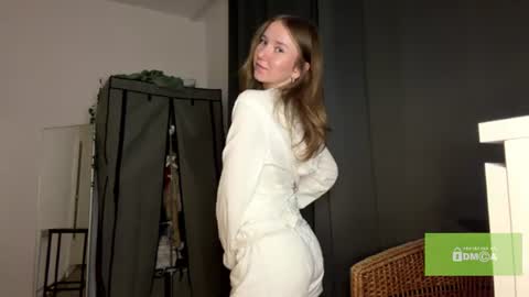 lisasmall online show from August 2, 9:00 pm