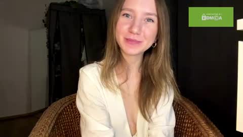 lisasmall online show from August 7, 11:05 pm