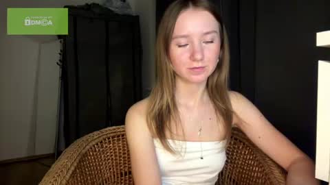 lisasmall online show from August 9, 10:00 pm