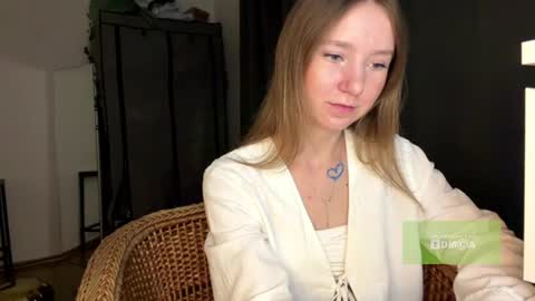 lisasmall online show from August 14, 7:50 pm