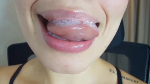 lisbet_21x online show from August 10, 10:55 pm