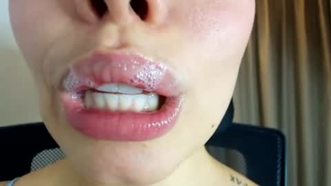 lisbet_21x online show from August 11, 10:56 pm