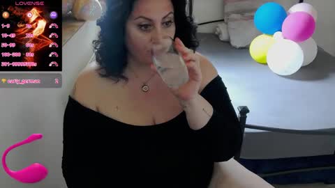 lisette_ online show from May 25, 8:49 am