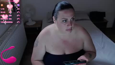 lisette_ online show from June 12, 6:42 am