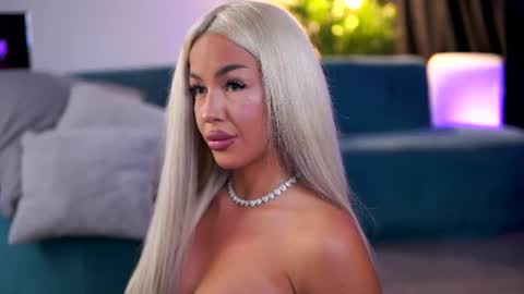 LisetteLuxe online show from August 10, 11:17 pm