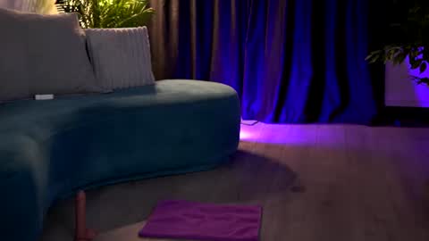LisetteLuxe online show from August 15, 2:15 am