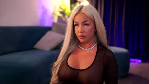 LisetteLuxe online show from August 16, 8:02 pm