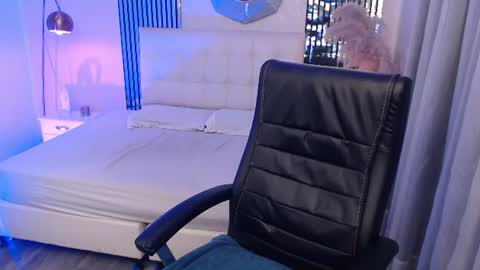 Andrea online show from August 14, 8:18 am