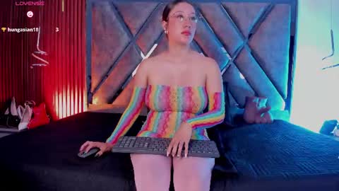 Lissa Kim online show from August 12, 1:57 pm