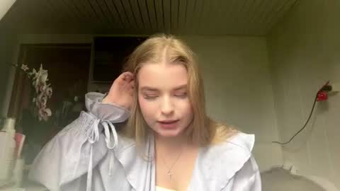 Mia online show from August 31, 9:43 am