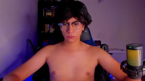 literateboy online show from August 1, 1:44 am