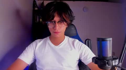 literateboy online show from August 12, 1:41 am