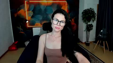 Isabel online show from August 15, 7:56 am