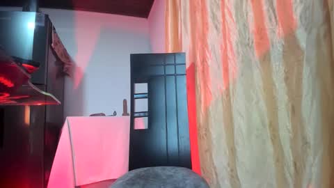 little_aphrodite2 online show from April 16, 3:47 am