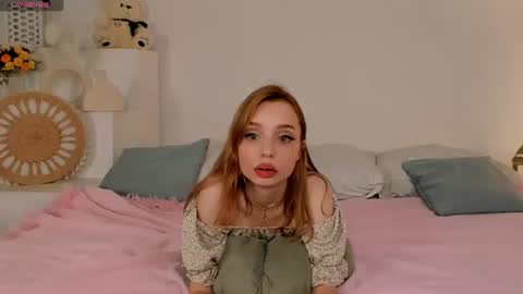 little_clare_ online show from July 31, 4:45 pm